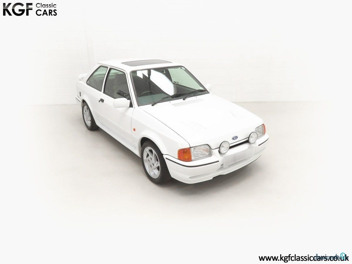 1990' Ford Escort photo #2
