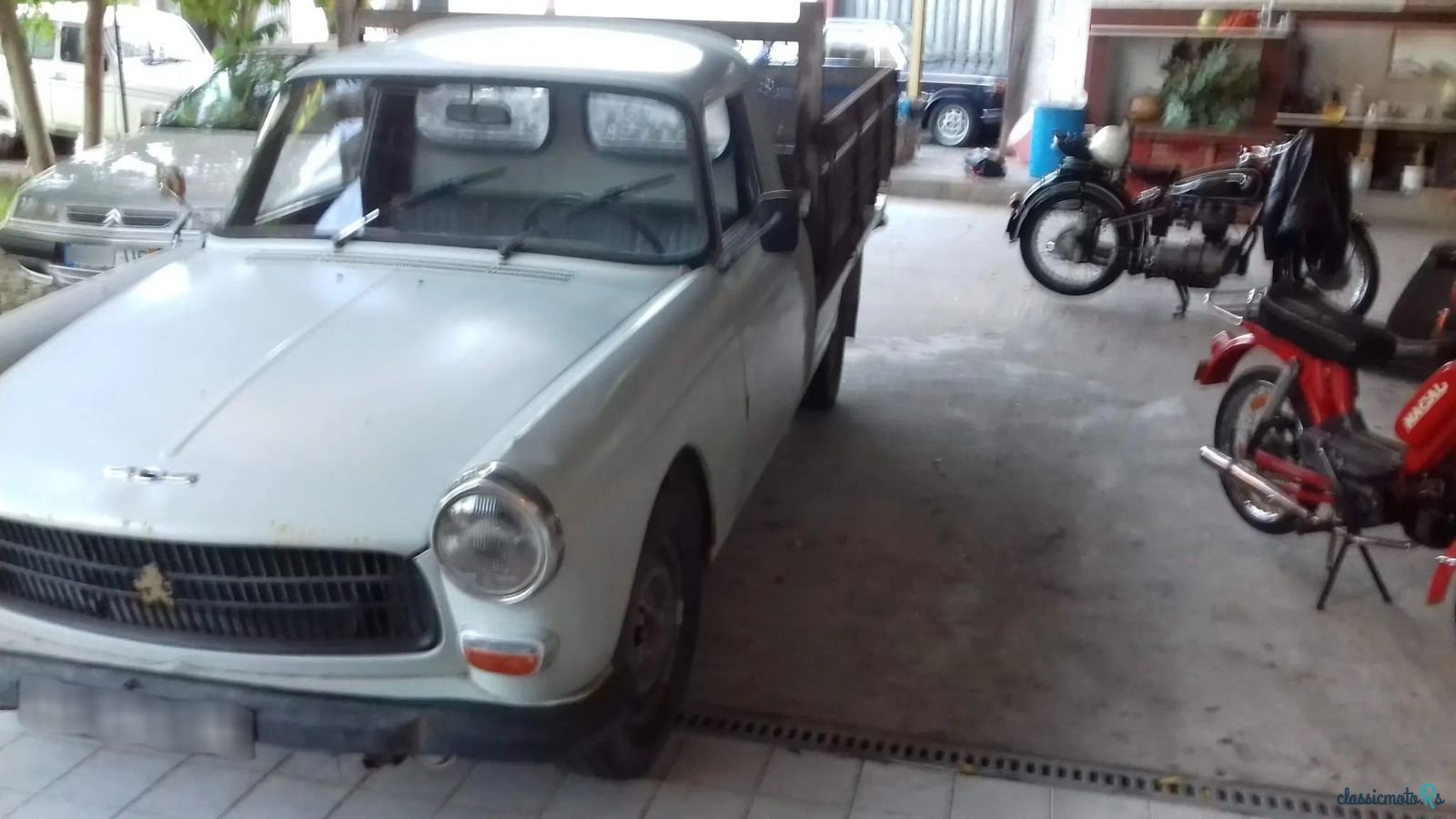 1975' Peugeot 404 photo #3