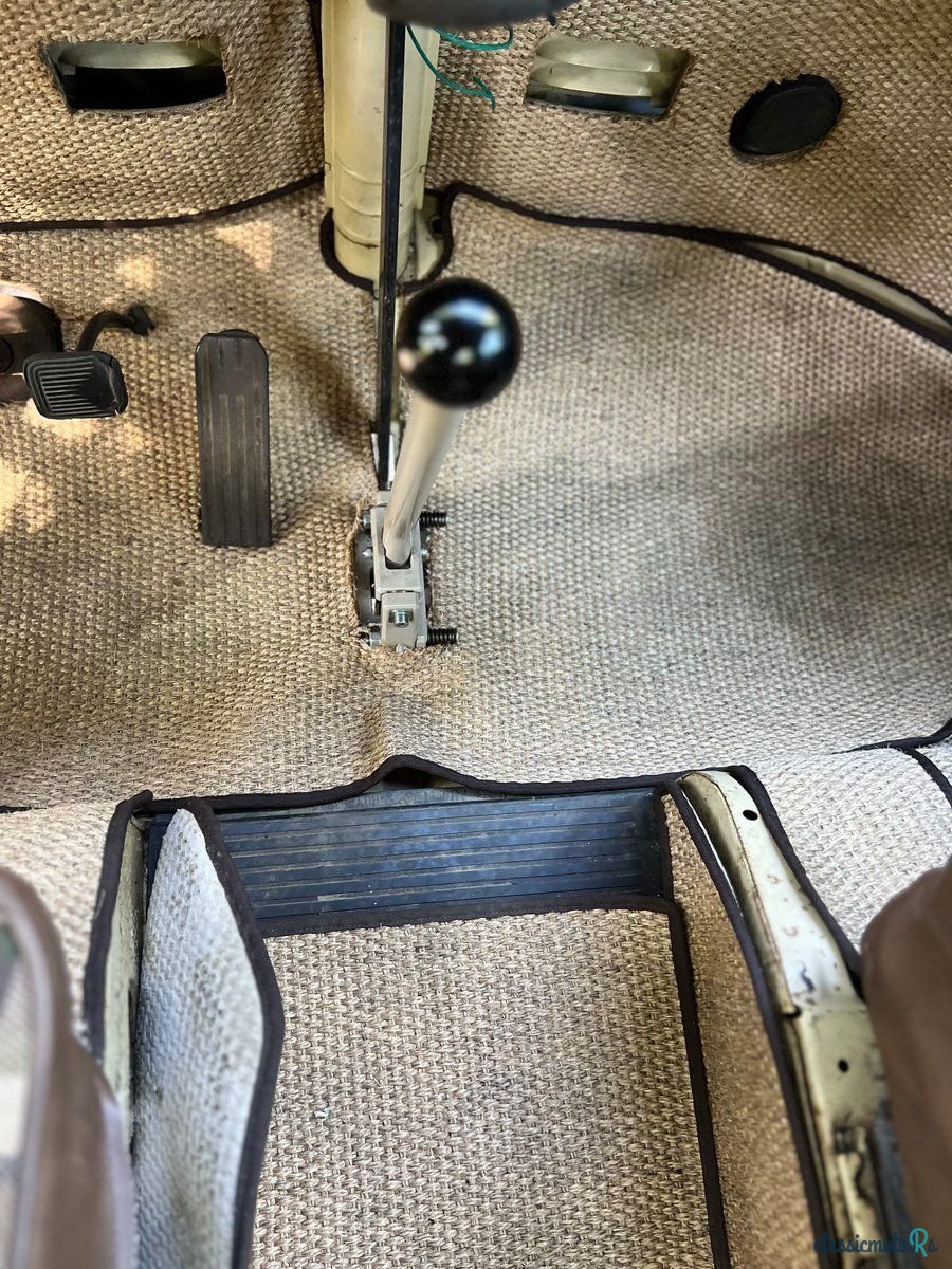 1977' Volkswagen Type 2 photo #3