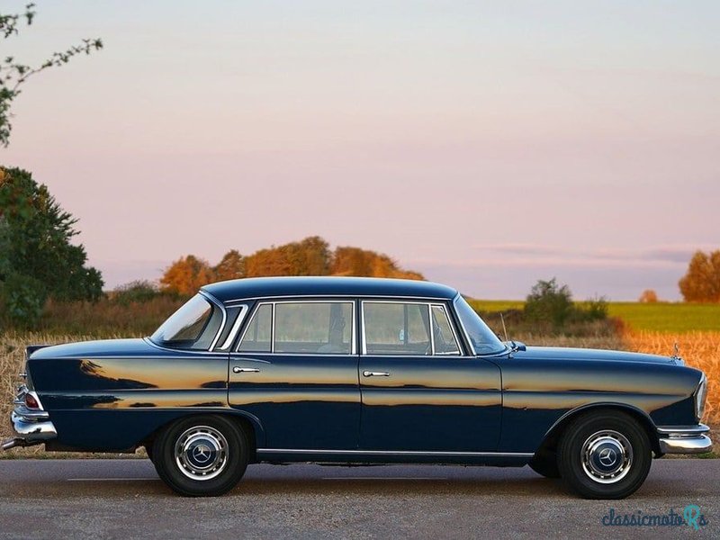 1965' Mercedes-Benz 220 photo #2