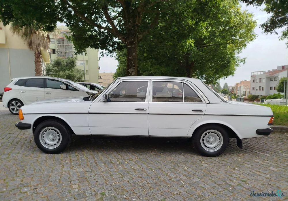 1977' Mercedes-Benz 200 photo #6