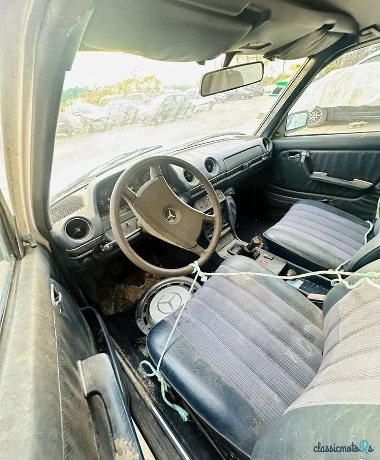 1981' Mercedes-Benz 240 photo #2