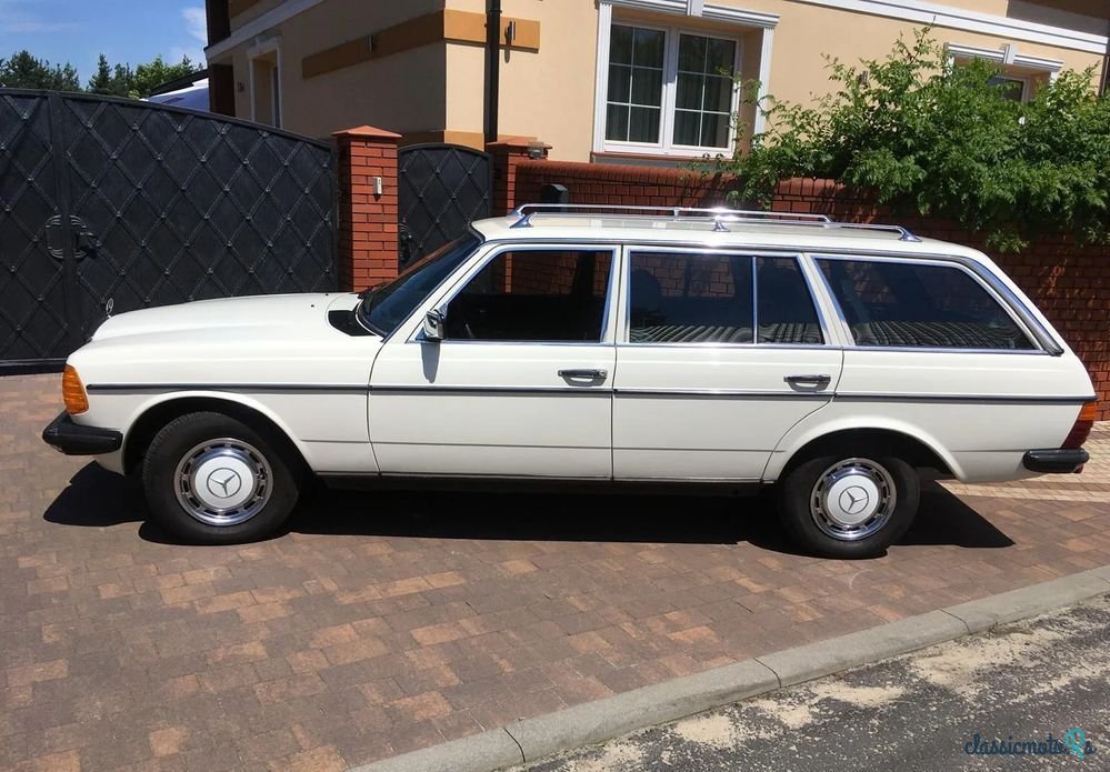 1978' Mercedes-Benz W123 photo #1