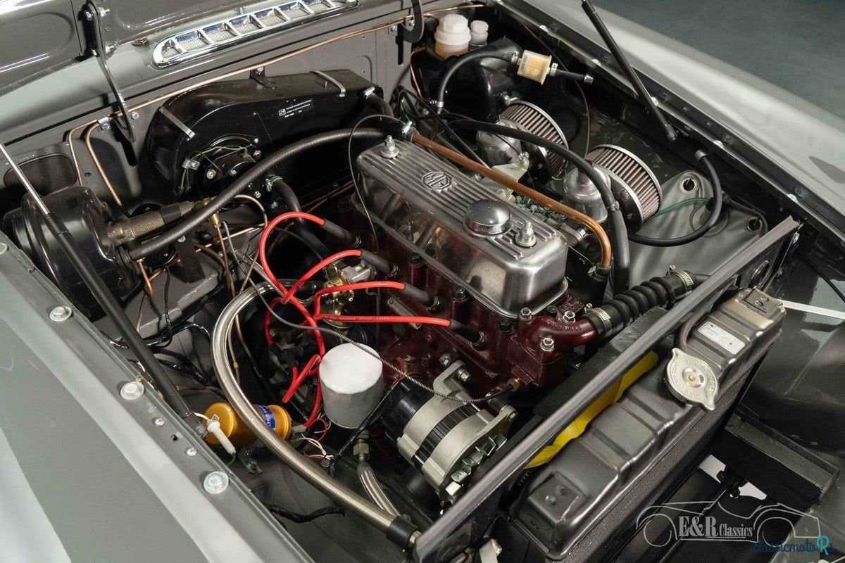 1975' MG MGB photo #3