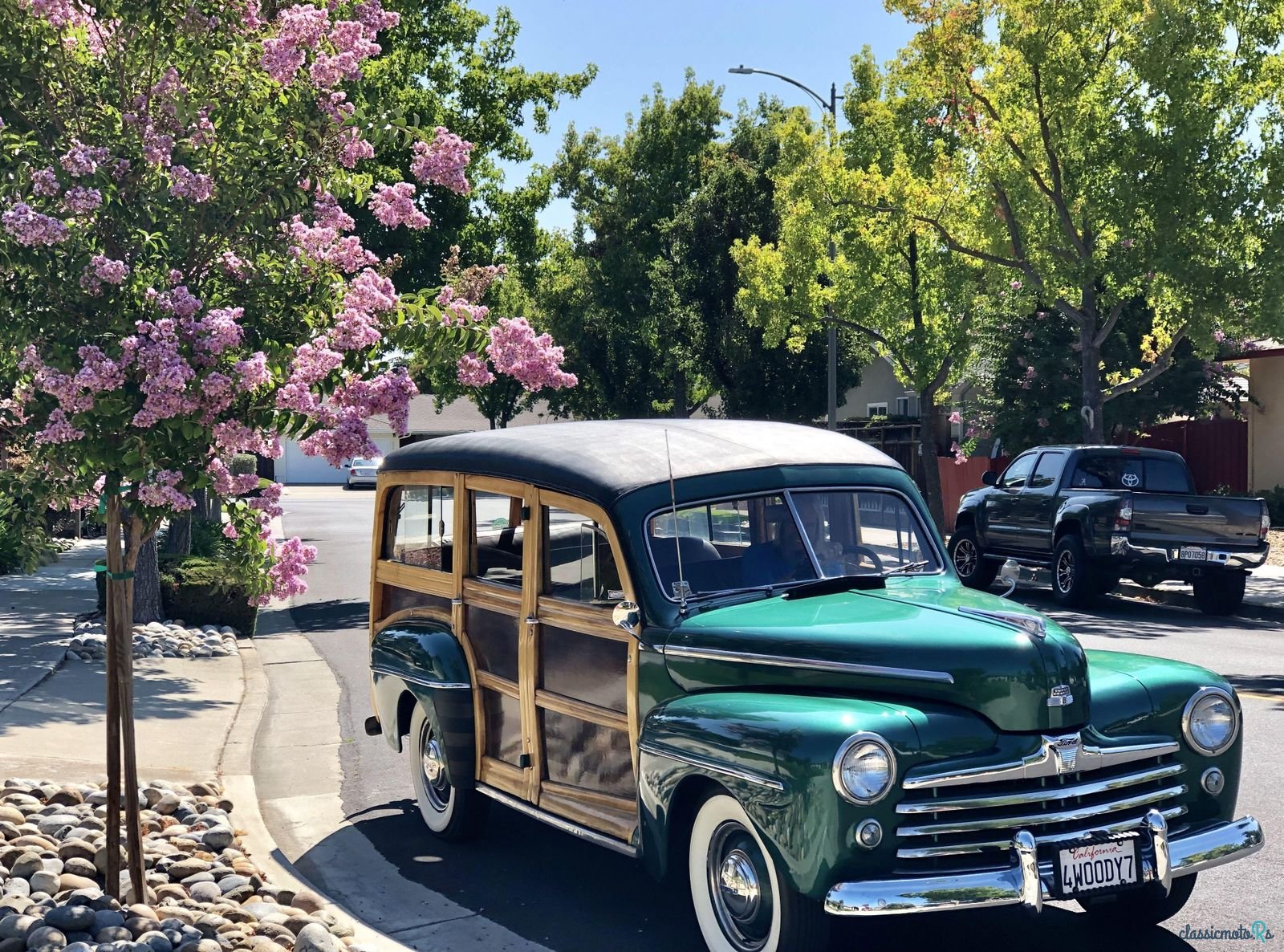 1947' Ford Deluxe photo #2