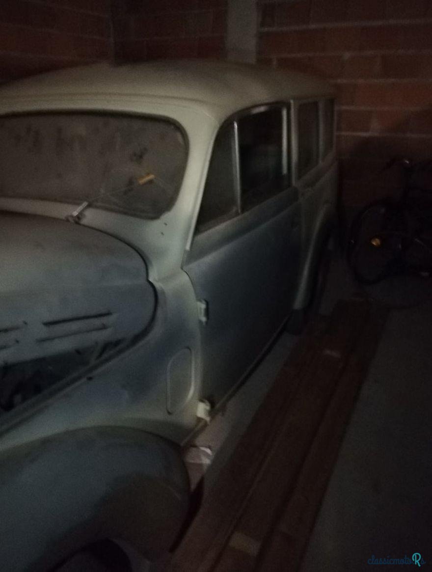 1948' Renault Juvaquatre photo #2