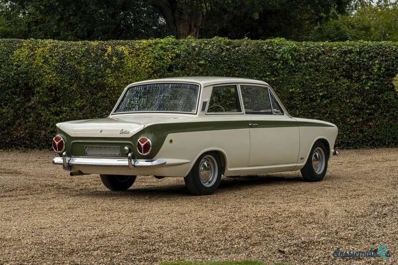 1965' Ford Cortina photo #4