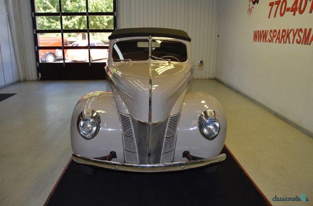 1940' Ford Deluxe photo #2