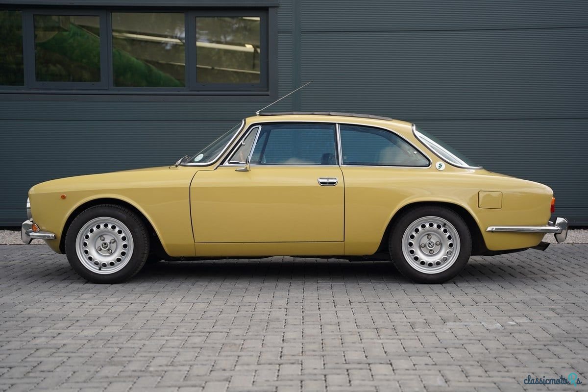 1975' Alfa Romeo 2000 photo #6