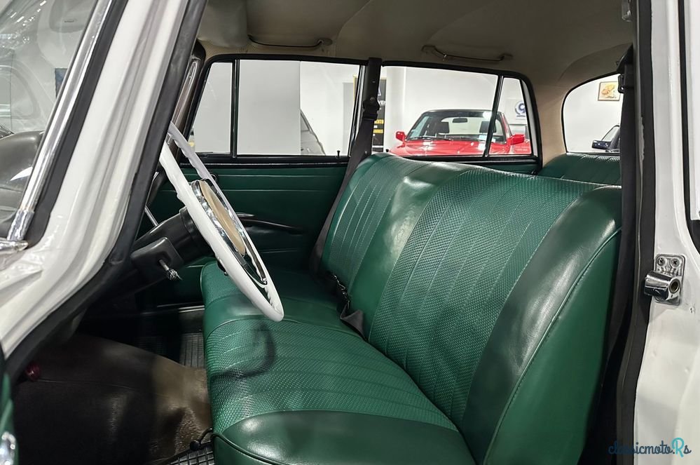 1967' Mercedes-Benz 200 photo #3