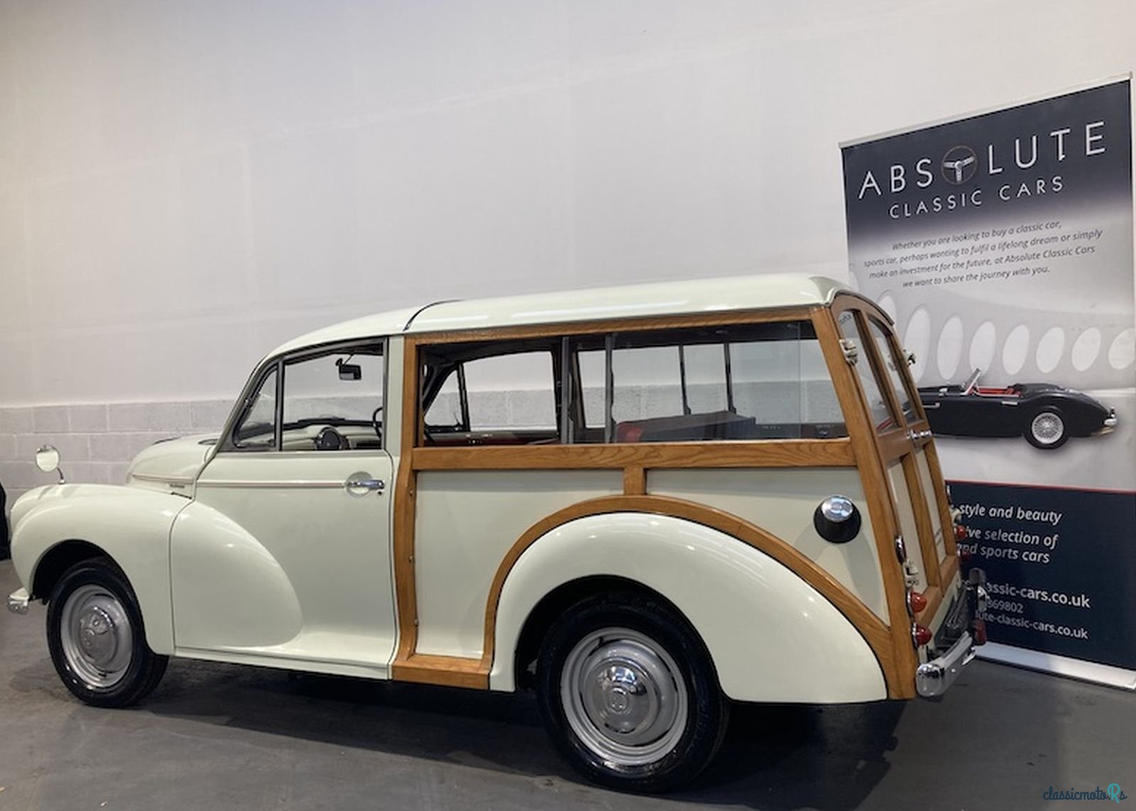 1971' Morris Minor Traveller photo #3