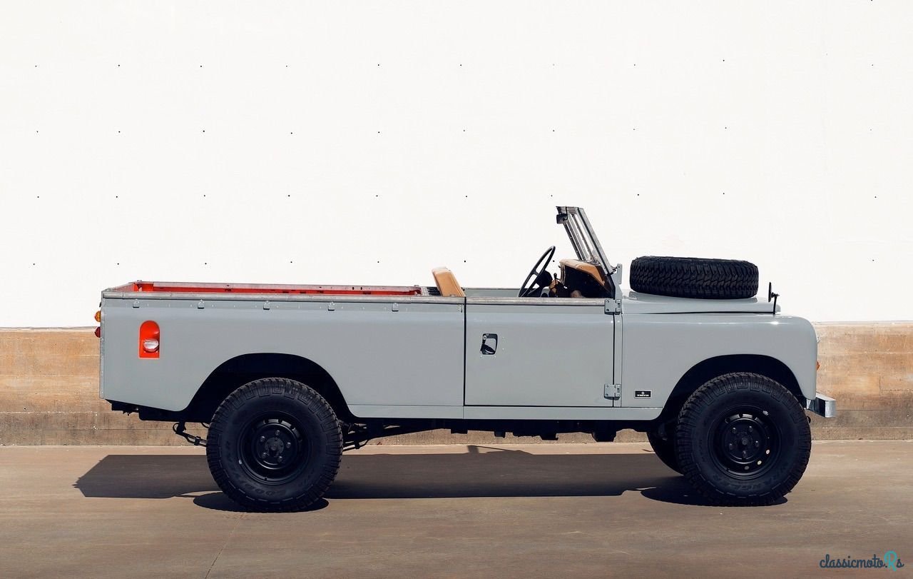 1973' Land Rover Serie III photo #1