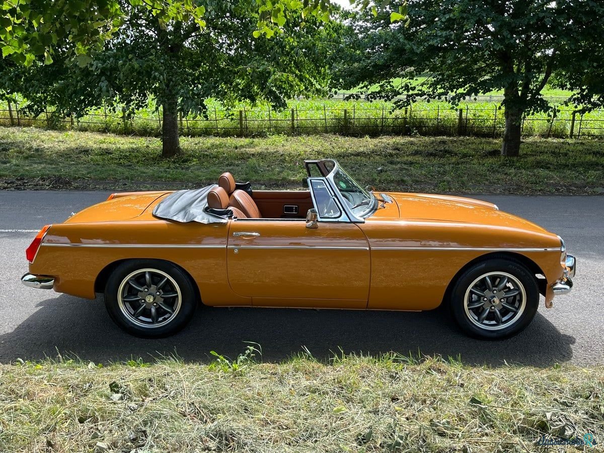 1974' MG MGB photo #3
