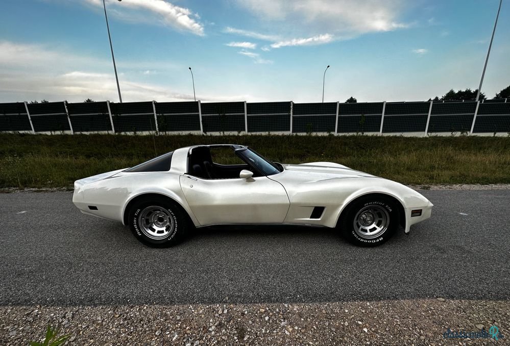 1980' Chevrolet Corvette photo #3