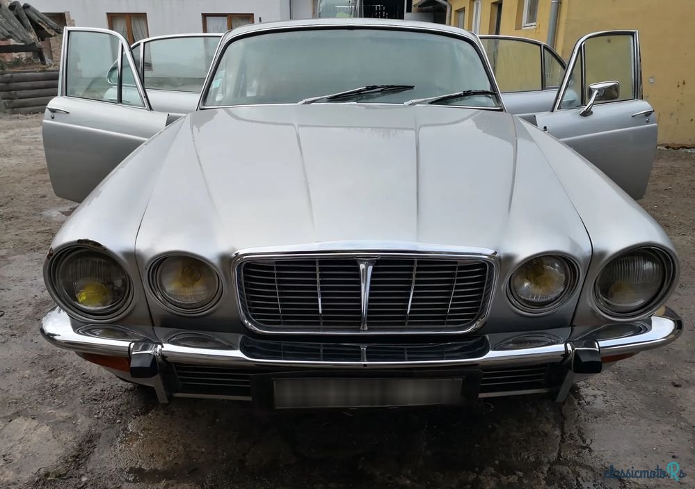 1975' Jaguar XJ photo #6
