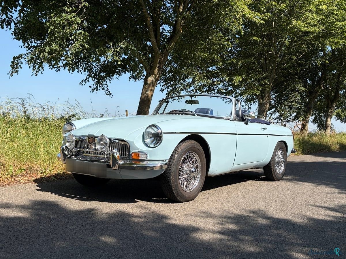 1970' MG MGB photo #4