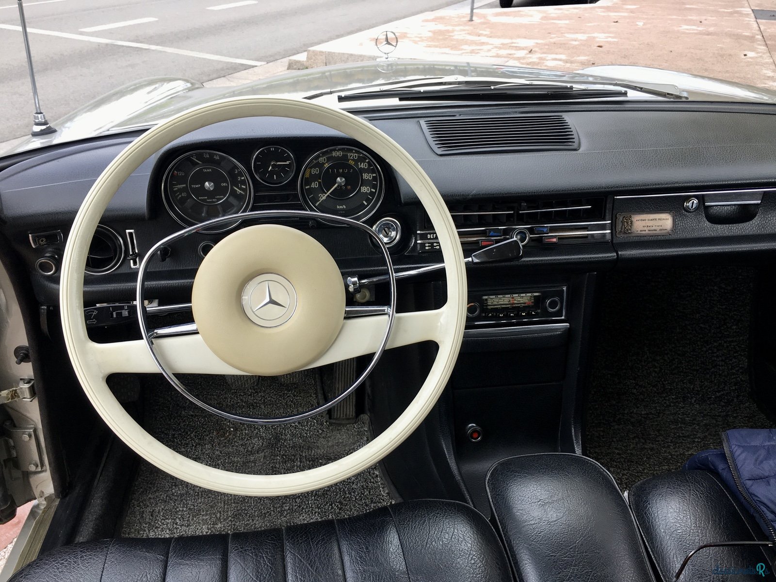 1970' Mercedes-Benz 220 photo #2