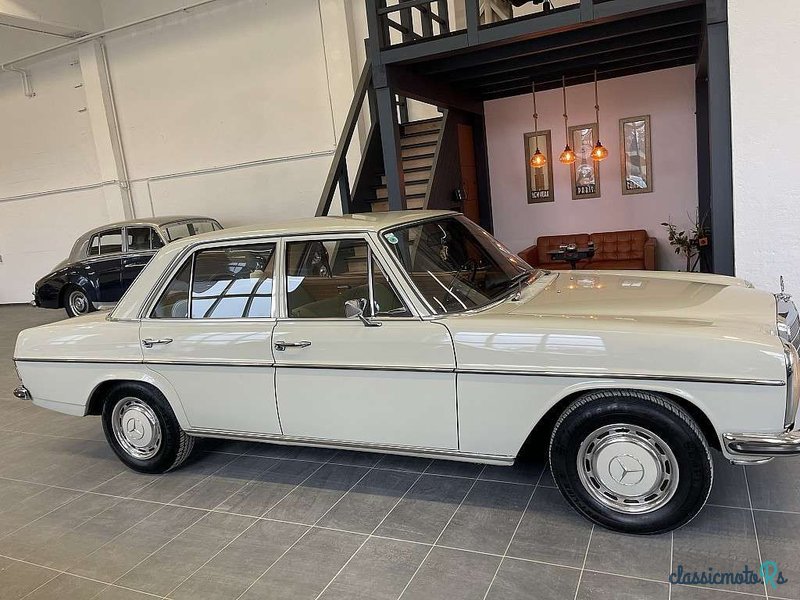 1968' Mercedes-Benz 200 D/8 photo #4