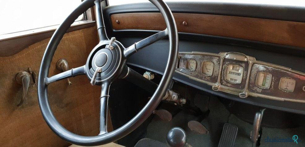 1931' Buick 8-50 4 Doors Sedan photo #4