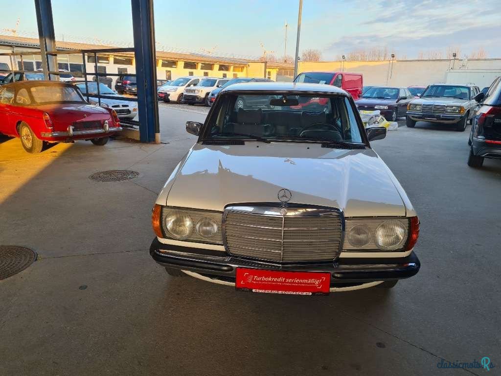 1977' Mercedes-Benz W123 photo #2