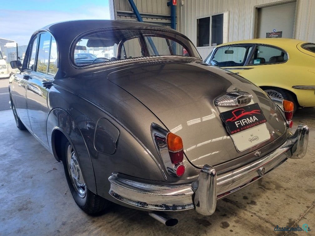 1967' Daimler 250 V8 photo #3