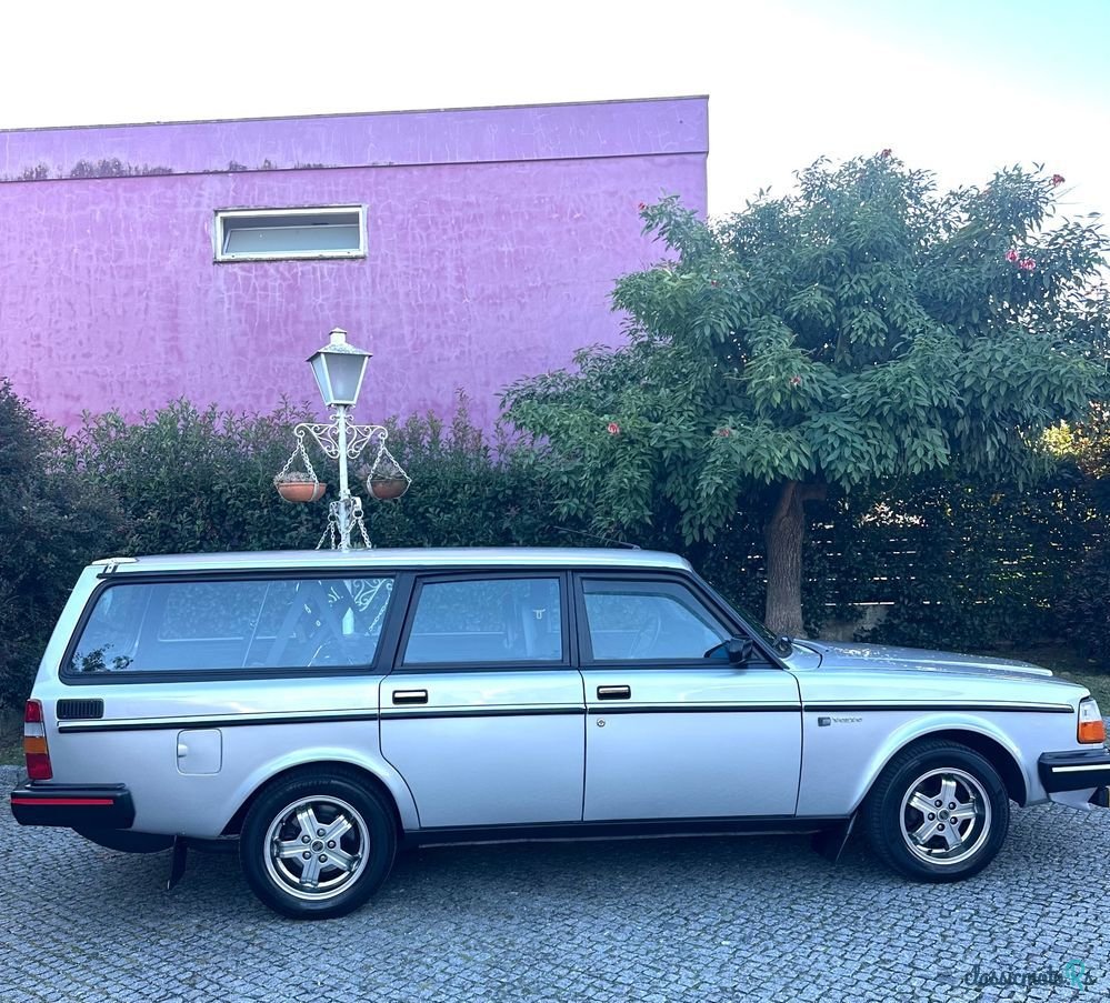1984' Volvo 245 photo #6