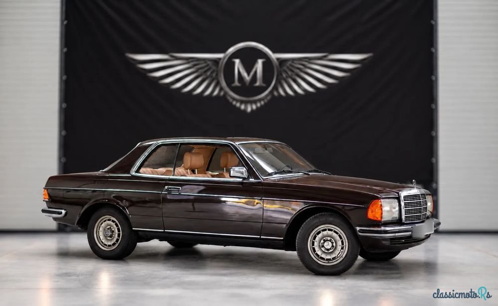 1979' Mercedes-Benz W123 photo #1