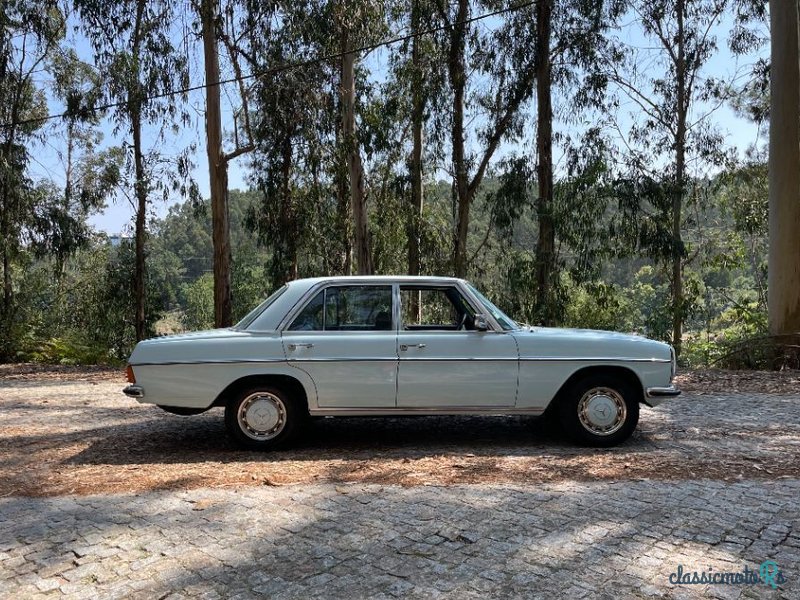 1980' Mercedes-Benz 240 photo #3