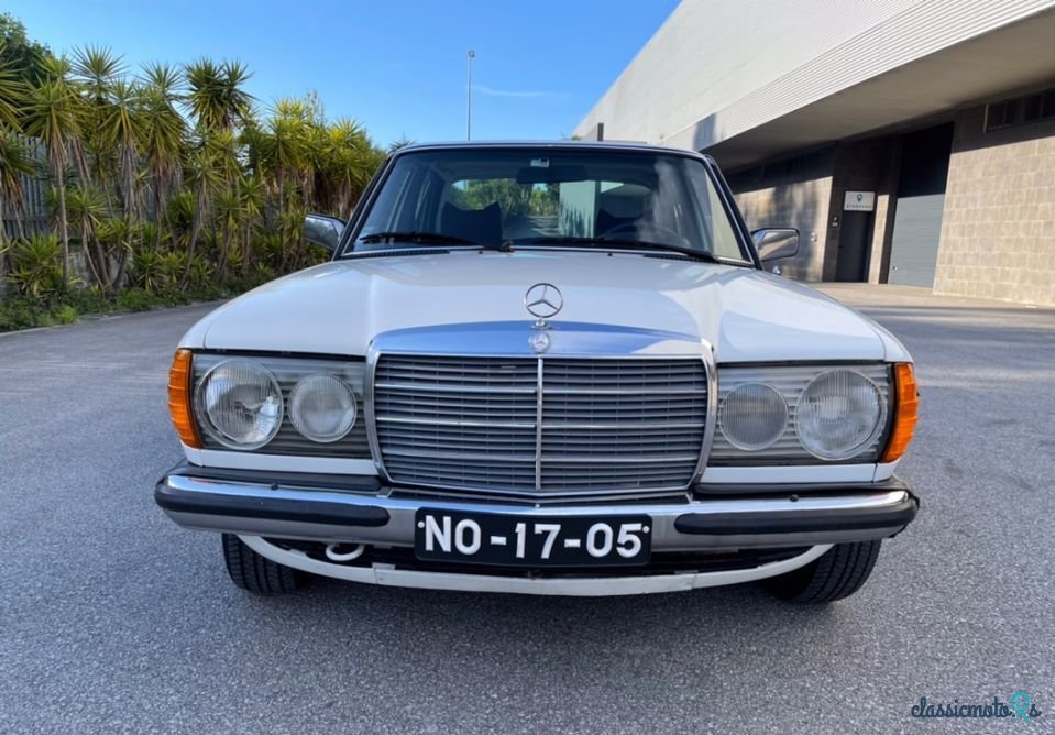 1979' Mercedes-Benz 240 photo #1