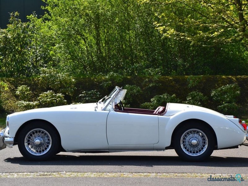 1960' MG MGA photo #2