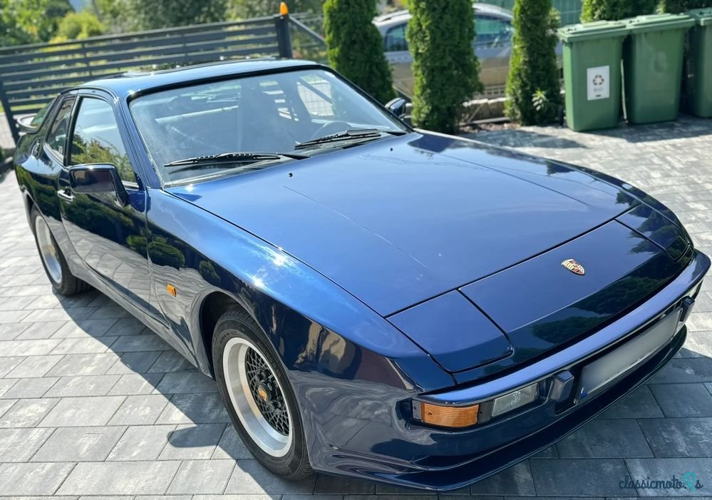 1979' Porsche 924 Standard photo #1