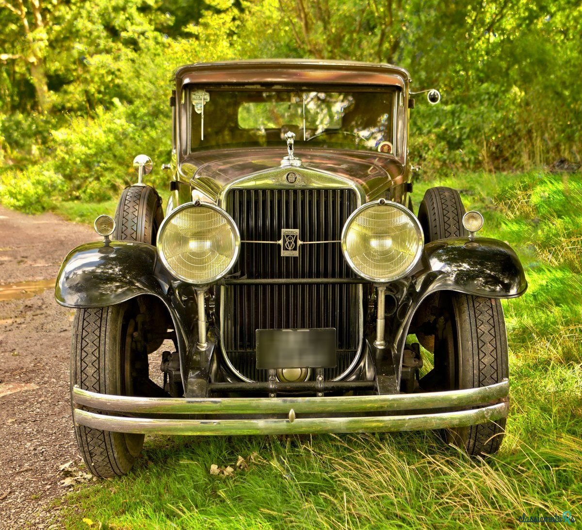 1930' Cadillac 353 V8 Town Sedan photo #2