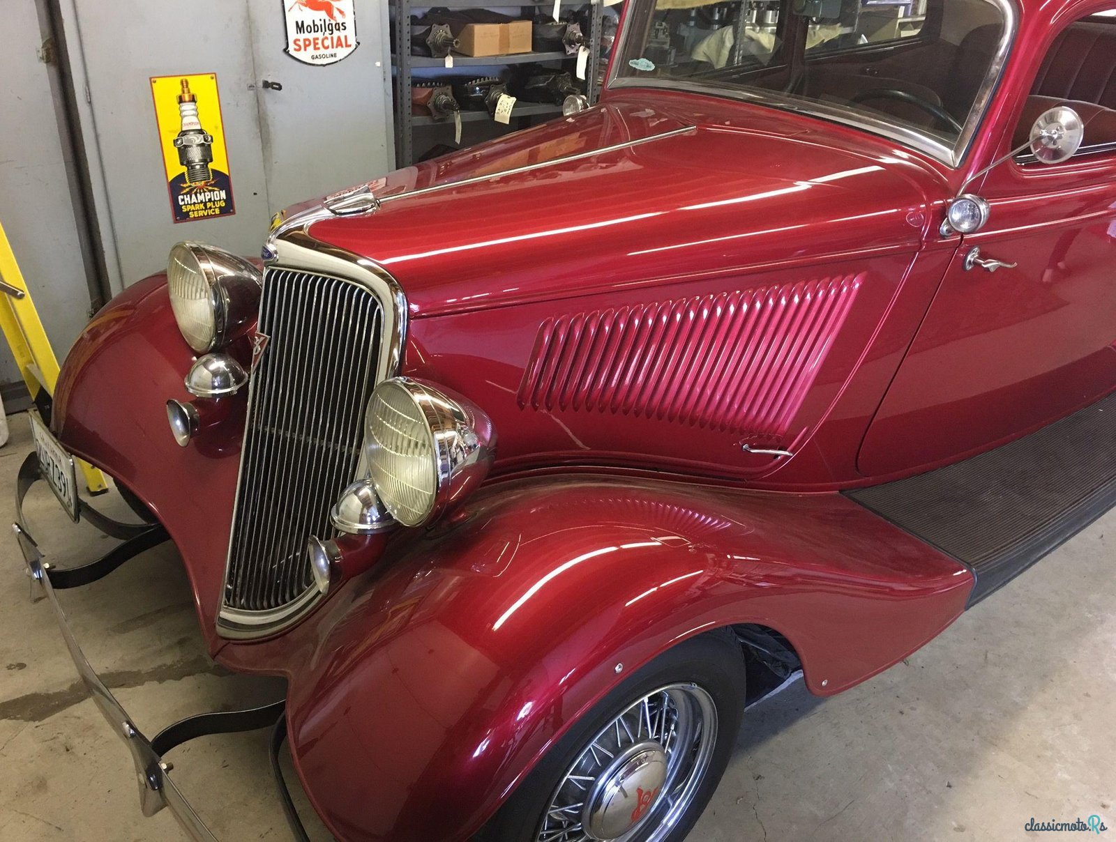 1934' Ford Deluxe Tudor photo #1