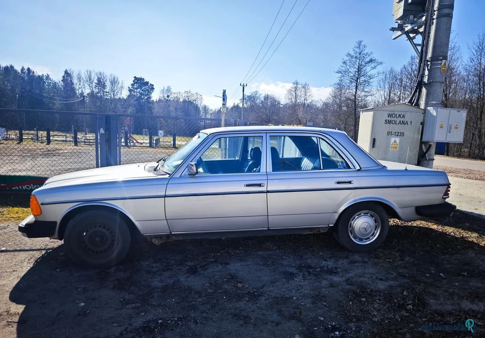 1979' Mercedes-Benz W123 photo #2