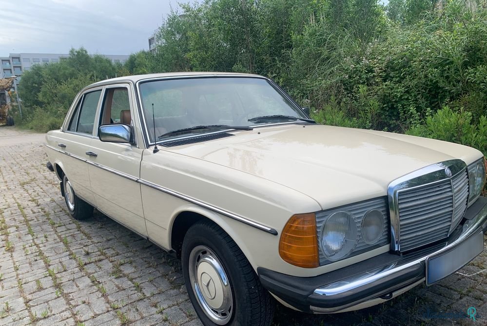 1981' Mercedes-Benz W123 photo #2