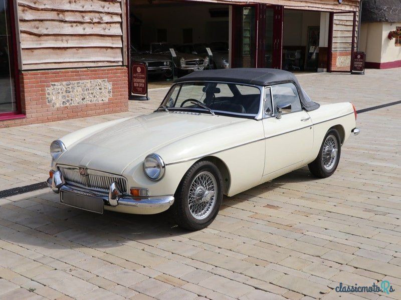 1970' MG MGB photo #3