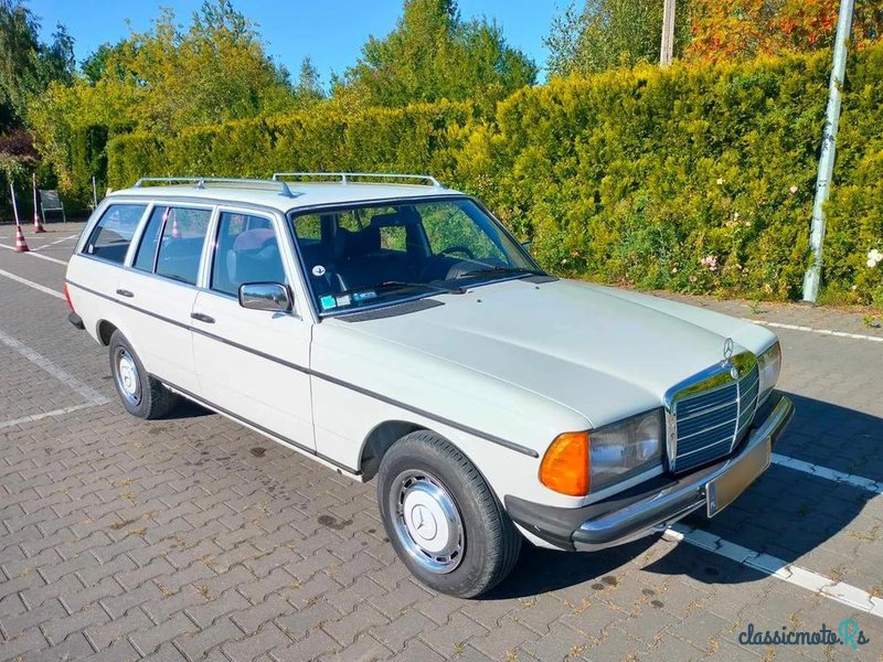 1977' Mercedes-Benz W123 photo #1