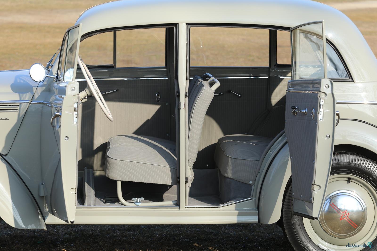 1949' Moskvitch 400-420 photo #7