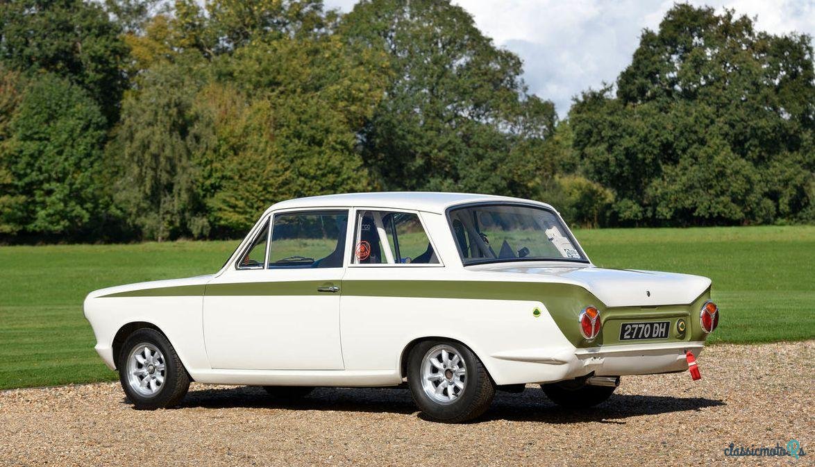1965' Ford Cortina photo #4