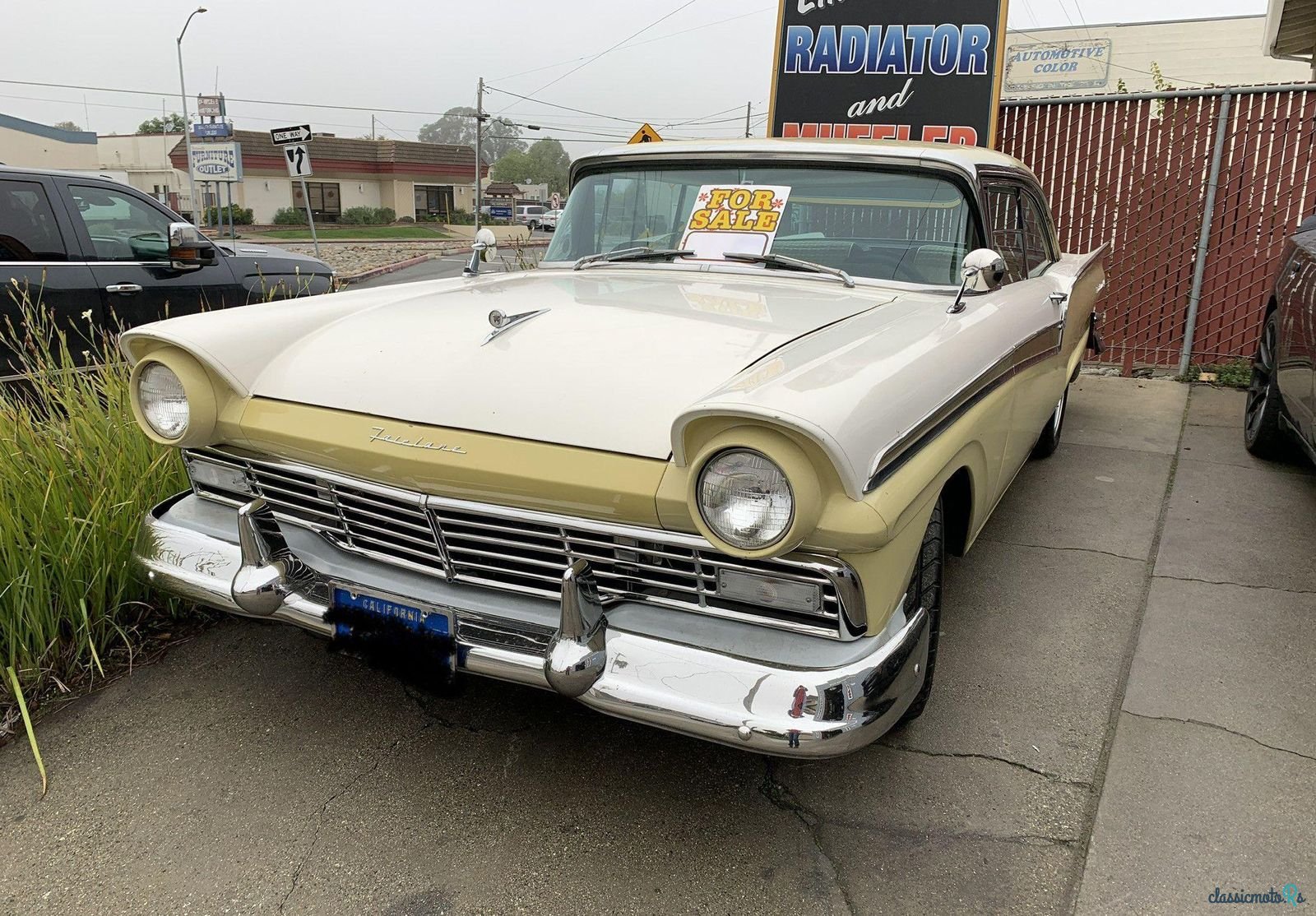 1957' Ford Fairlane photo #2