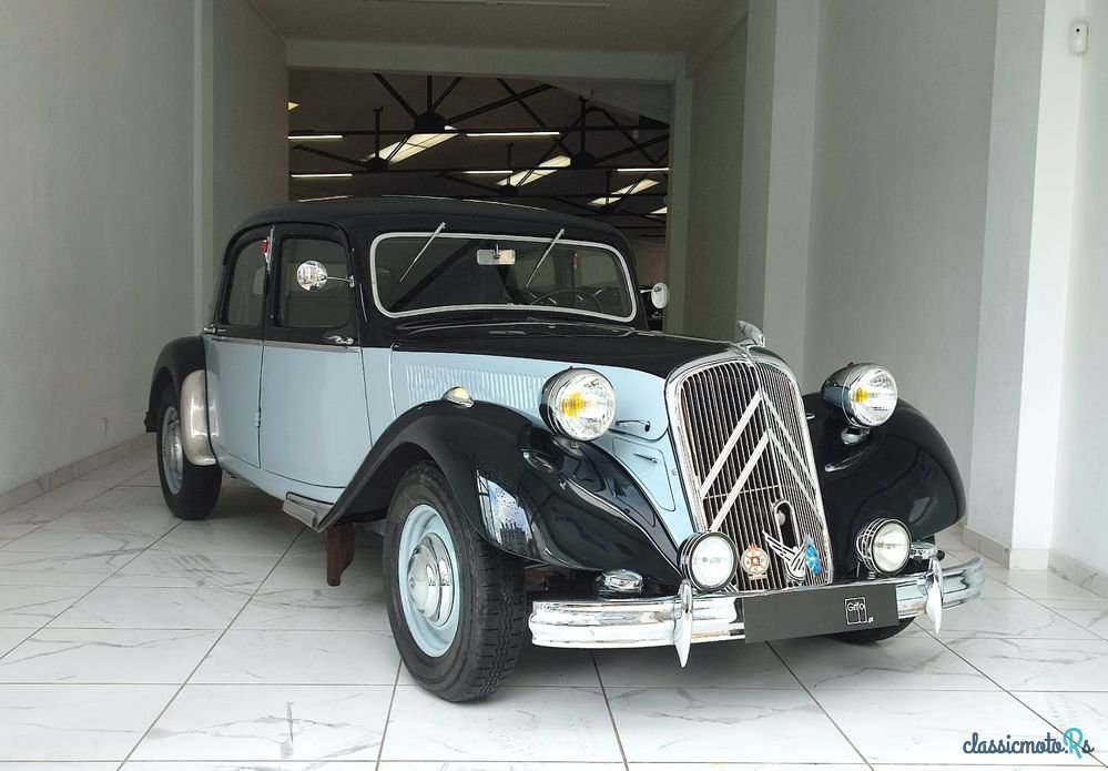 1951' Citroen Traction Avant photo #1