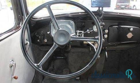 1938' Citroen Traction Avant Luxury Edition photo #1