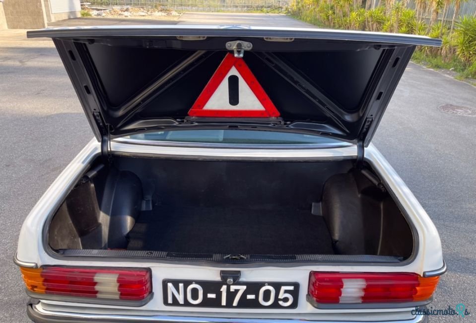 1979' Mercedes-Benz 240 photo #6