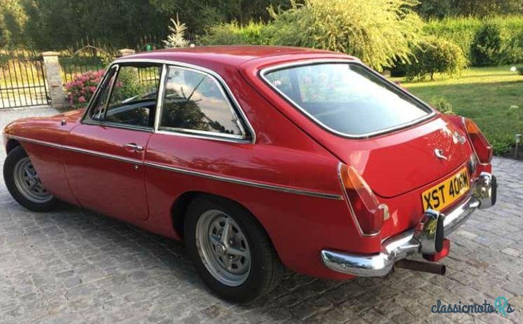 1973' MG MG B GT photo #1