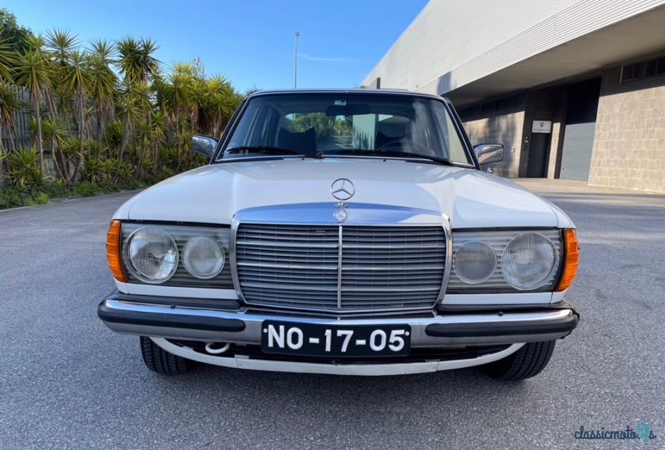 1979' Mercedes-Benz 240 photo #1