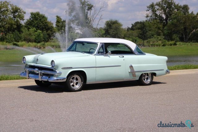 1953' Ford Crestline photo #1