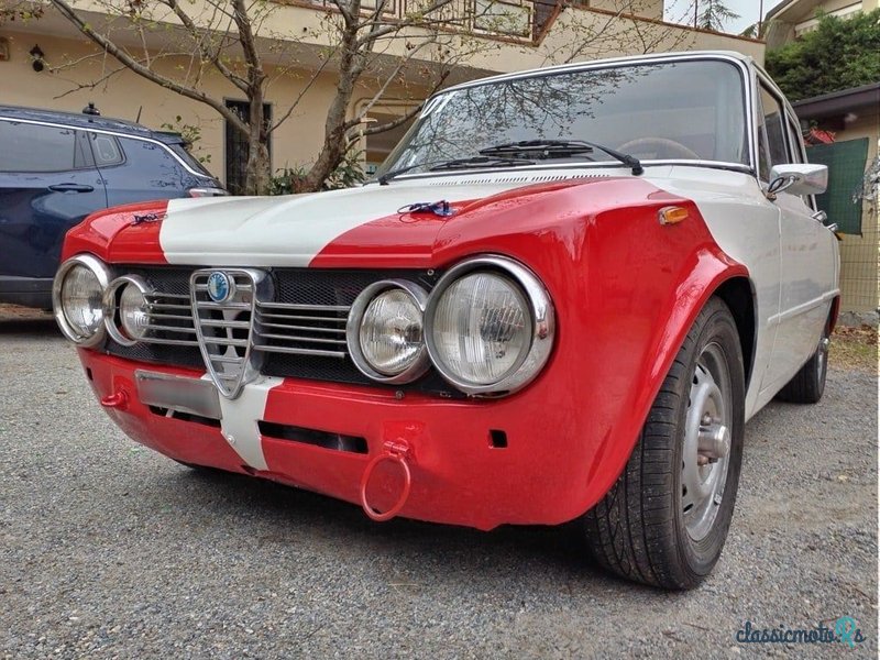 1976' Alfa Romeo Giulia photo #2