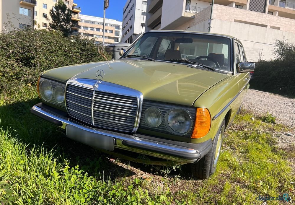 1980' Mercedes-Benz 200 D photo #1