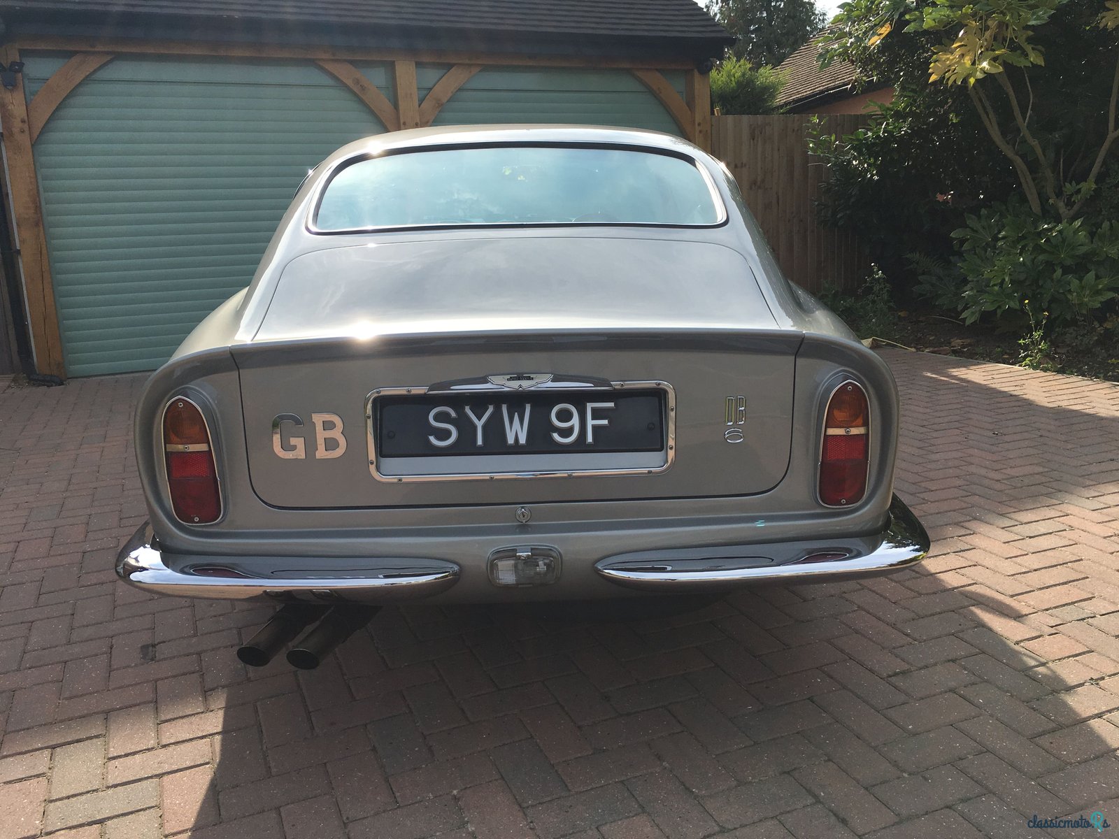 1967' Aston Martin DB6 photo #2