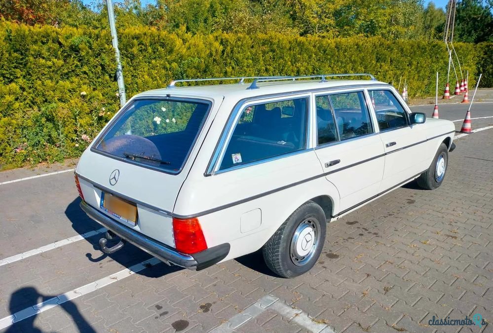 1977' Mercedes-Benz W123 photo #4